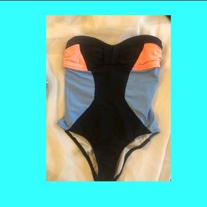 Gianni Bini color block swim suit medium